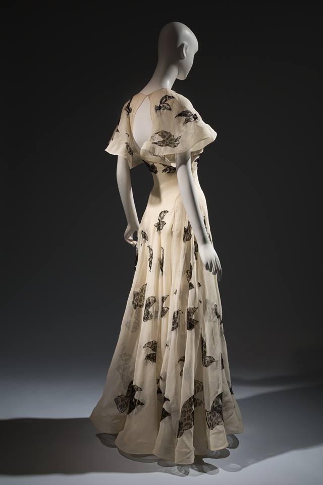 1 Madeleine-Vionnet-evening-dress-ivory-silk-organza-with-black-lace-insets-1937-France.-Collection-of-Beverley-Birks.