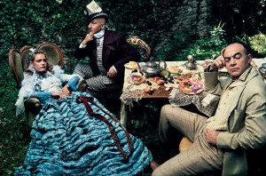 5 vogue-alice-in-wonderland-annie-leibovitz-08[1]