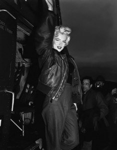 13 Marilyn-in-Korea-marilyn-monroe-